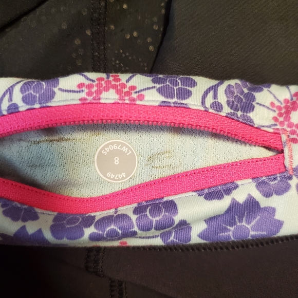 Lululemon sz 8 running shorts - Picture 3 of 3